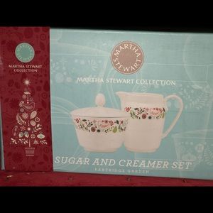 Martha Stewart cream and sugar set